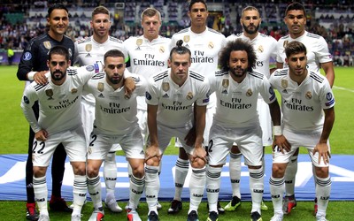 升博电竞-凯西任意球被人墙挡出